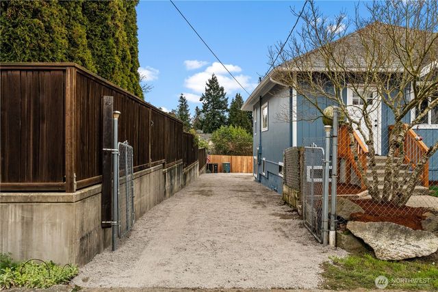 5518 39th Avenue S, Seattle, WA 98118