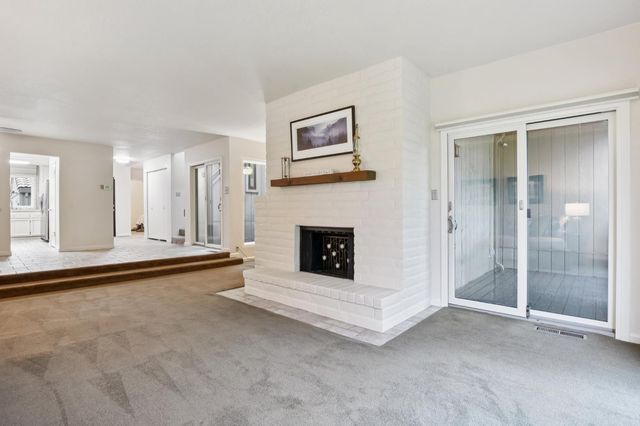 340 Crestridge Ln, Folsom, CA 95630