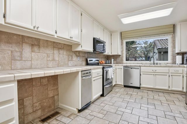 340 Crestridge Ln, Folsom, CA 95630