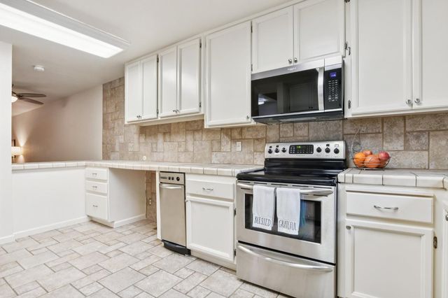 340 Crestridge Ln, Folsom, CA 95630