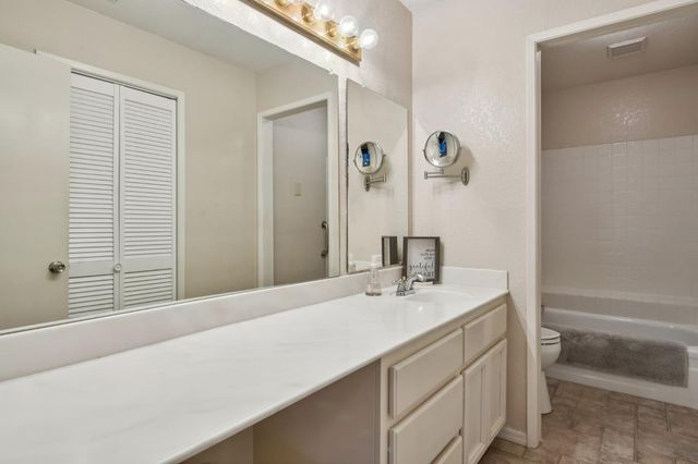 340 Crestridge Ln, Folsom, CA 95630