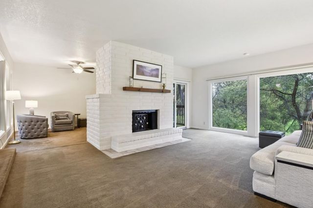 340 Crestridge Ln, Folsom, CA 95630