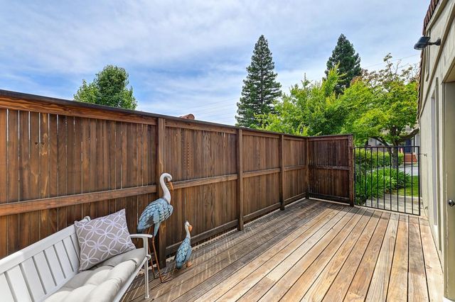 340 Crestridge Ln, Folsom, CA 95630