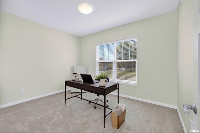 2592 Middle Rd Apt 202, Bettendorf, IA 52722