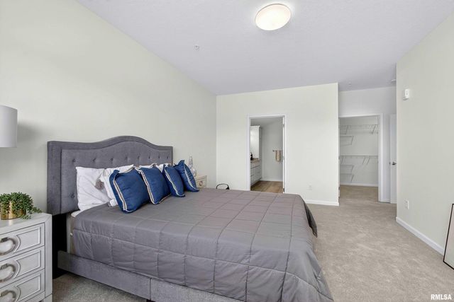 2592 Middle Rd Apt 202, Bettendorf, IA 52722