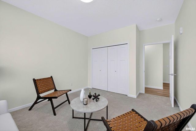 2592 Middle Rd Apt 202, Bettendorf, IA 52722