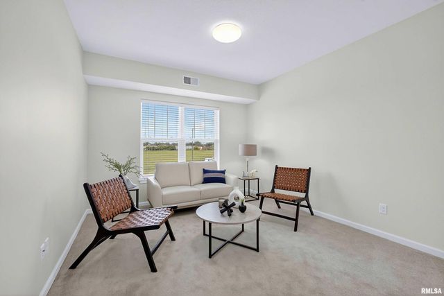 2592 Middle Rd Apt 202, Bettendorf, IA 52722