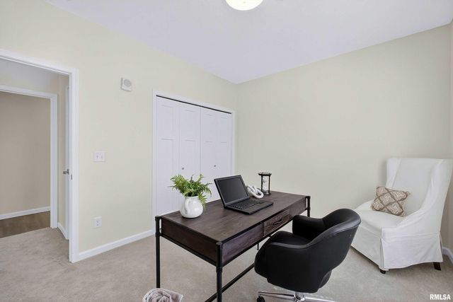 2592 Middle Rd Apt 202, Bettendorf, IA 52722