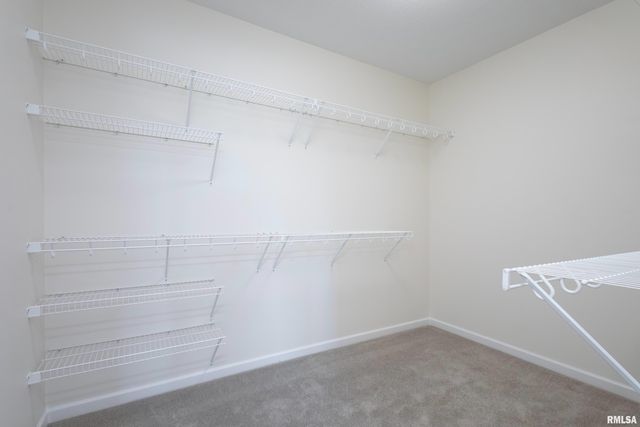 2592 Middle Rd Apt 202, Bettendorf, IA 52722