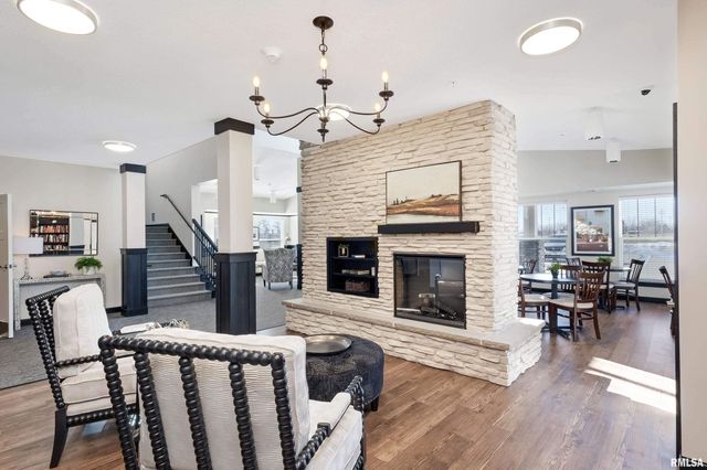 2592 Middle Rd Apt 202, Bettendorf, IA 52722