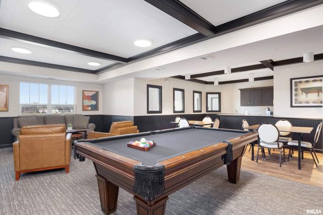 2592 Middle Rd Apt 202, Bettendorf, IA 52722