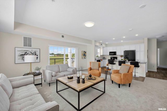 2592 Middle Rd Apt 202, Bettendorf, IA 52722