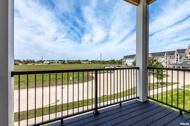 2592 Middle Rd Apt 202, Bettendorf, IA 52722