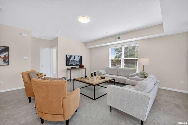 2592 Middle Rd Apt 202, Bettendorf, IA 52722