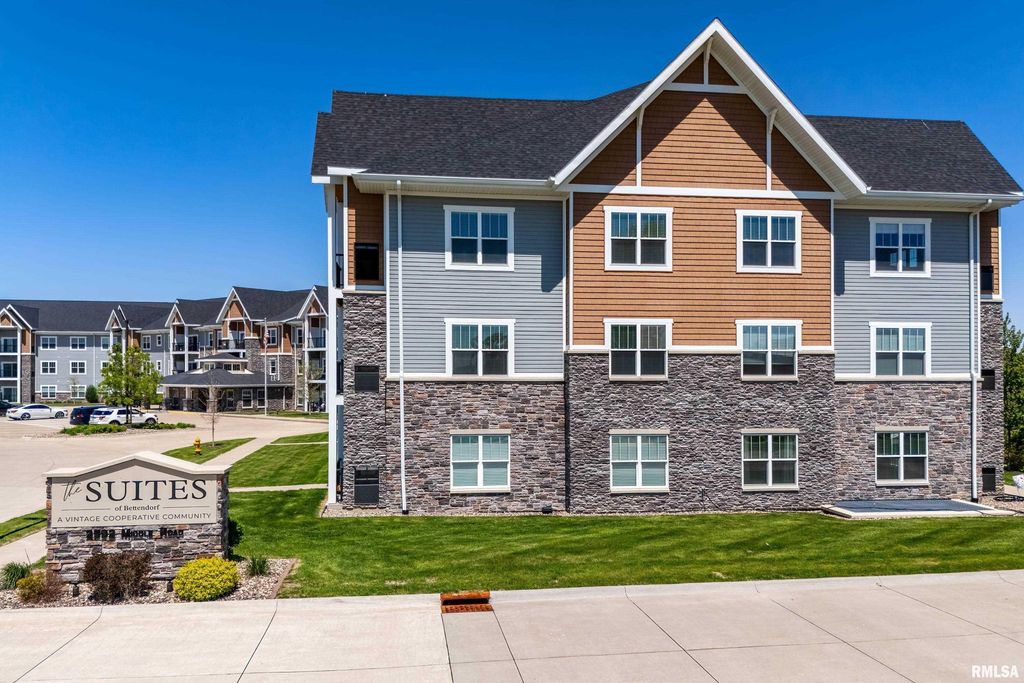 2592 Middle Rd Apt 202, Bettendorf, IA 52722