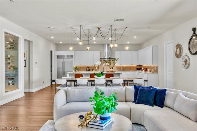 4660 Blushing Dawn Avenue, Las Vegas, NV 89118