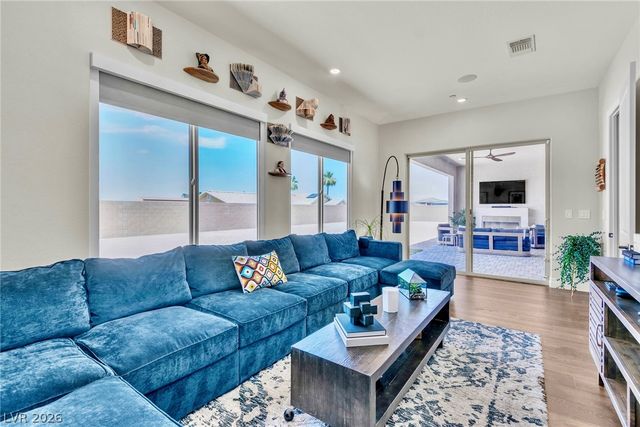 4660 Blushing Dawn Avenue, Las Vegas, NV 89118