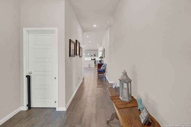 121 Cheyenne Dr, Floresville, TX 78114