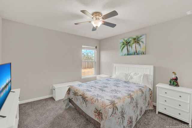 121 Cheyenne Dr, Floresville, TX 78114