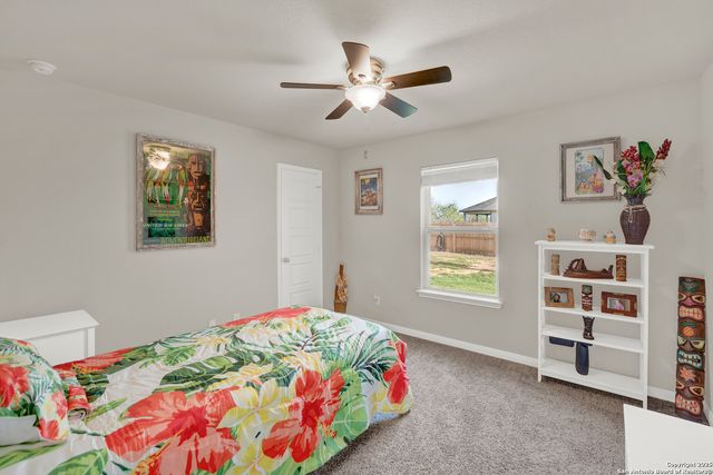 121 Cheyenne Dr, Floresville, TX 78114