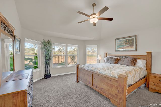121 Cheyenne Dr, Floresville, TX 78114