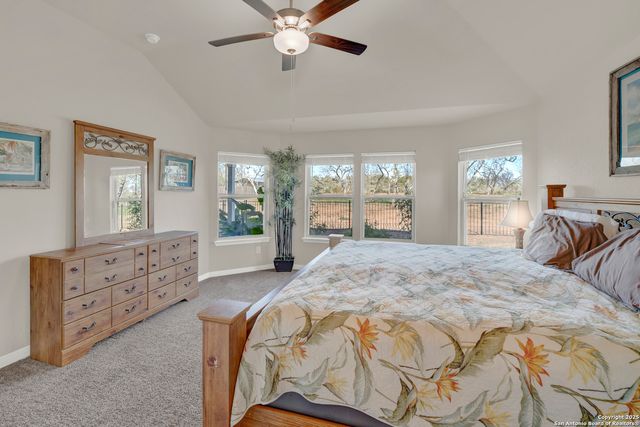 121 Cheyenne Dr, Floresville, TX 78114