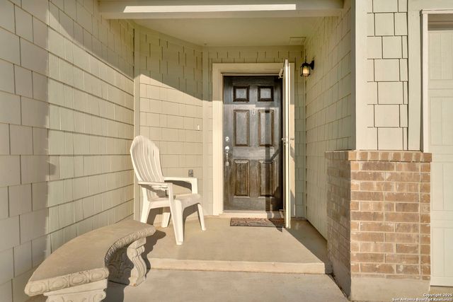 121 Cheyenne Dr, Floresville, TX 78114