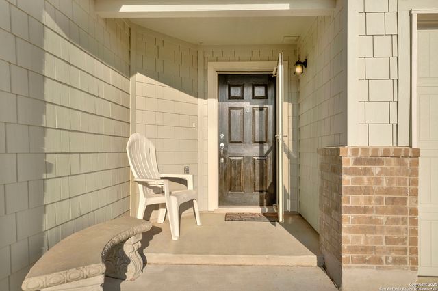 121 Cheyenne Dr, Floresville, TX 78114