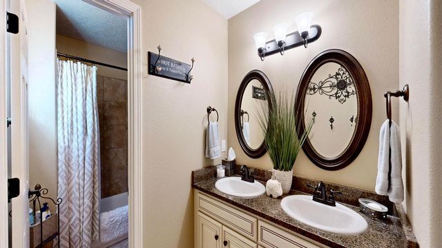 6250 Nueva Espana Road NW, Albuquerque, NM 87114