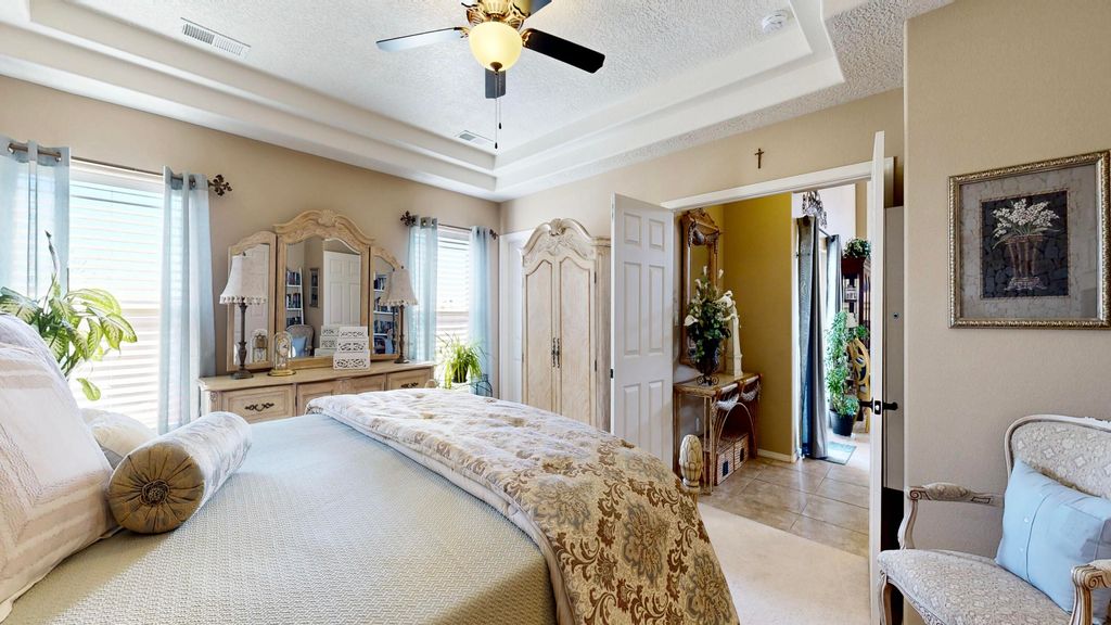 Image 21 of property listing at 6250 Nueva Espana Road NW, Albuquerque, NM 87114