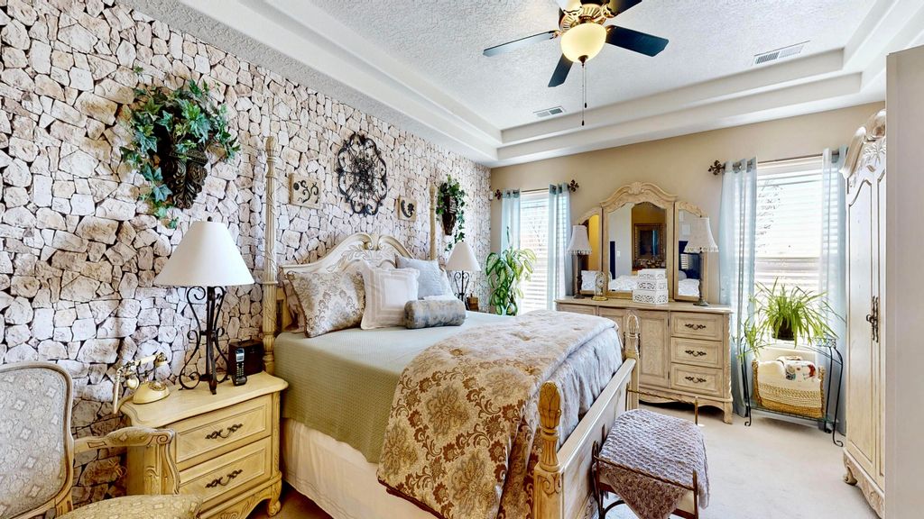 Image 22 of property listing at 6250 Nueva Espana Road NW, Albuquerque, NM 87114