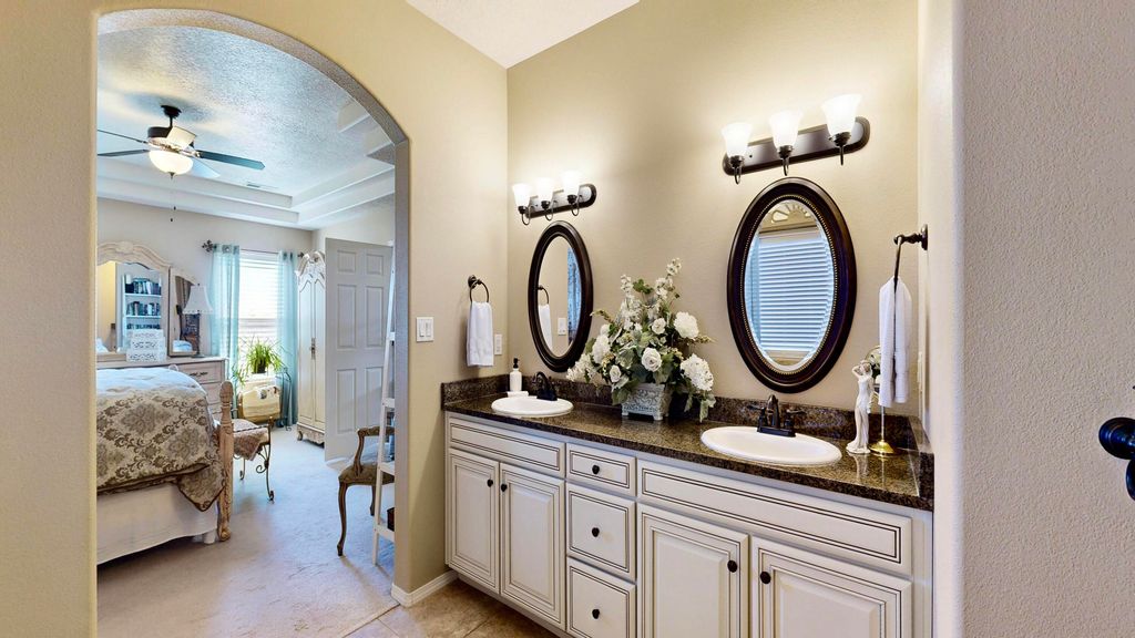 Image 24 of property listing at 6250 Nueva Espana Road NW, Albuquerque, NM 87114