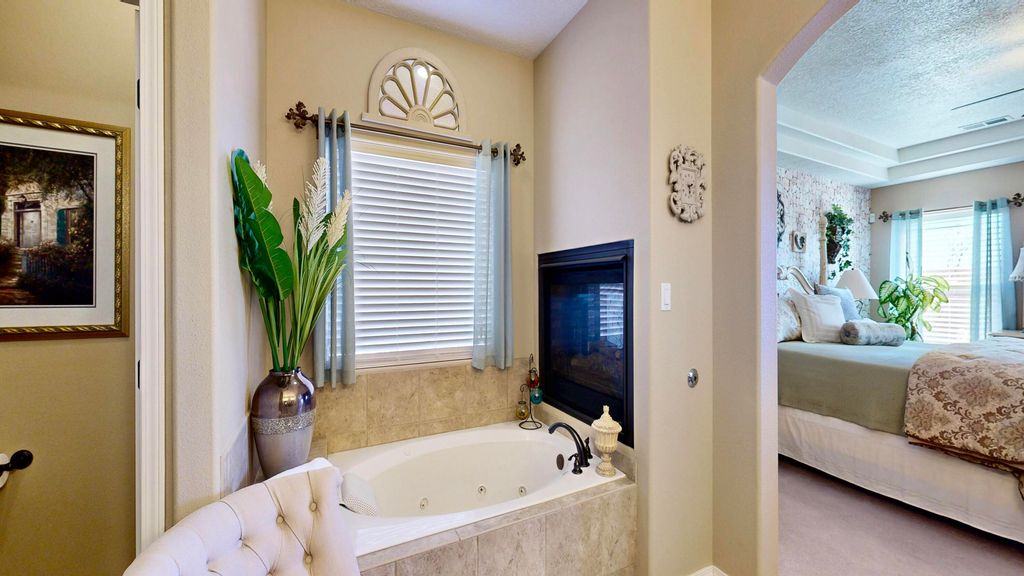 Image 25 of property listing at 6250 Nueva Espana Road NW, Albuquerque, NM 87114