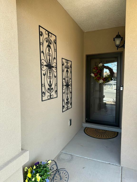 Image 5 of property listing at 6250 Nueva Espana Road NW, Albuquerque, NM 87114