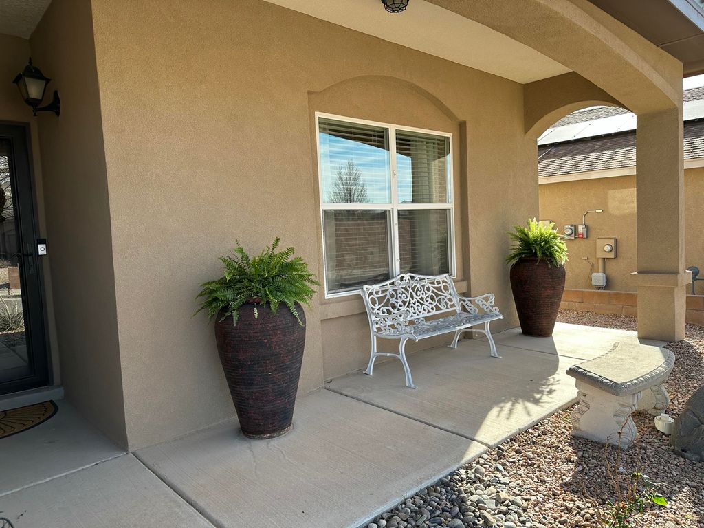 Image 6 of property listing at 6250 Nueva Espana Road NW, Albuquerque, NM 87114