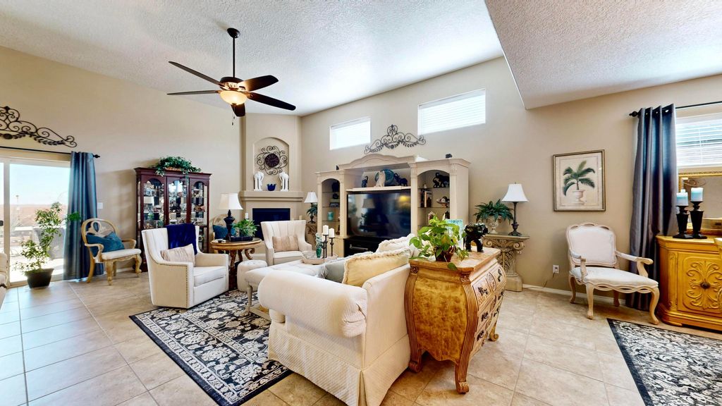 Image 7 of property listing at 6250 Nueva Espana Road NW, Albuquerque, NM 87114