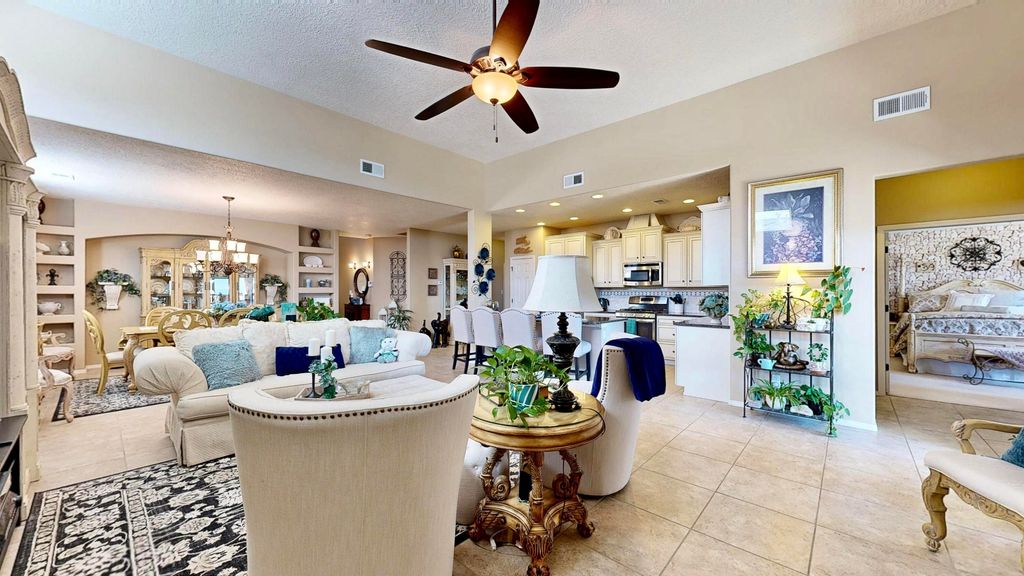 Image 8 of property listing at 6250 Nueva Espana Road NW, Albuquerque, NM 87114