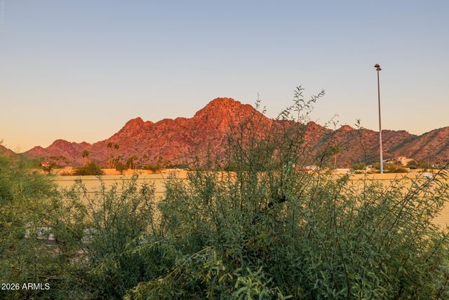 1875 E STATE Avenue, Phoenix, AZ 85020