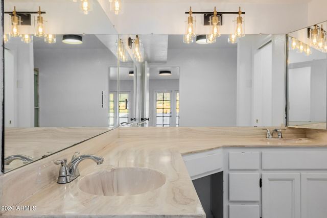 1875 E STATE Avenue, Phoenix, AZ 85020