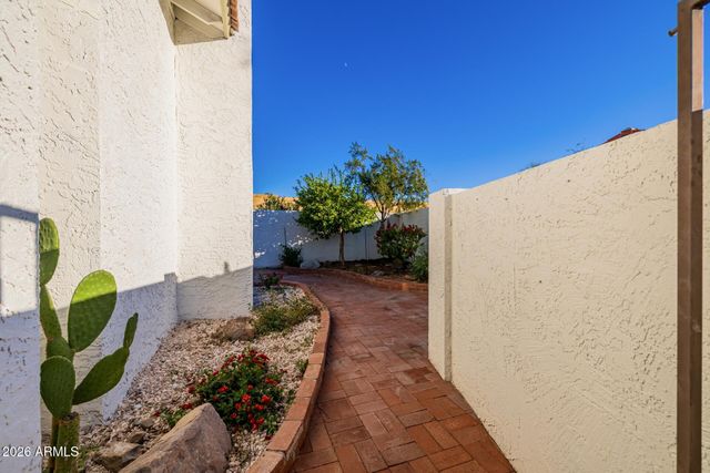 1875 E STATE Avenue, Phoenix, AZ 85020
