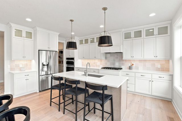 5392 Rolling Hills Parkway, Victoria, MN 55318