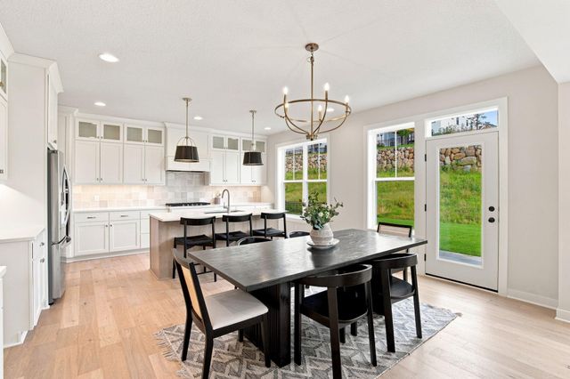 5392 Rolling Hills Parkway, Victoria, MN 55318