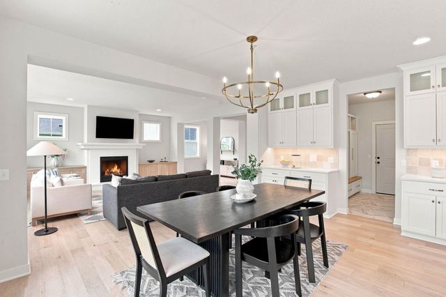 5392 Rolling Hills Parkway, Victoria, MN 55318