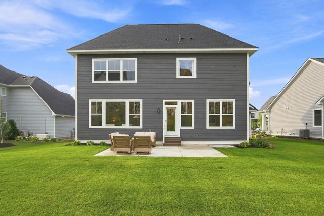 5392 Rolling Hills Parkway, Victoria, MN 55318