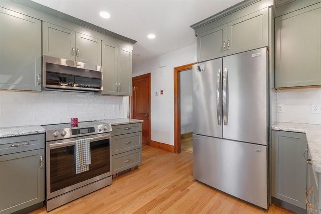 5 Bates St, Mendon, MA 01756