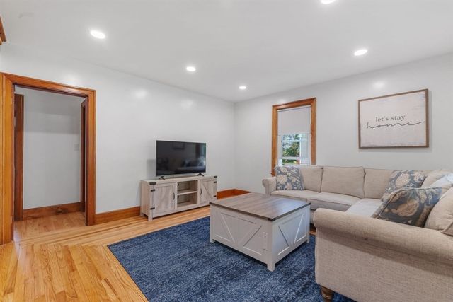 5 Bates St, Mendon, MA 01756