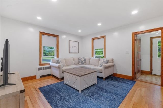 5 Bates St, Mendon, MA 01756