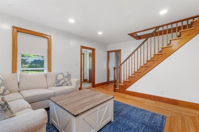 5 Bates St, Mendon, MA 01756