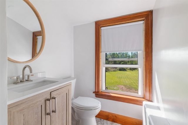 5 Bates St, Mendon, MA 01756