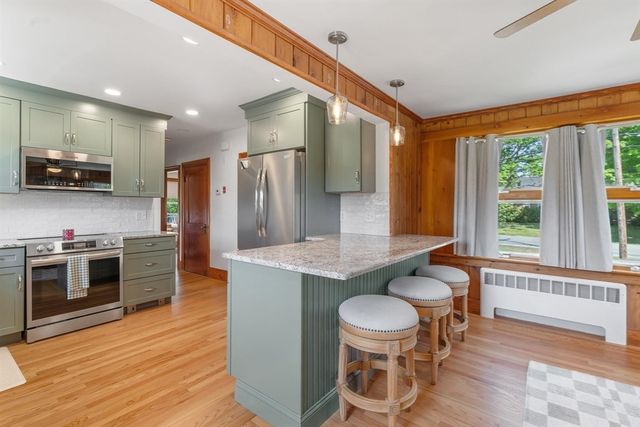 5 Bates St, Mendon, MA 01756